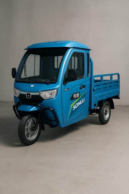 Triciclo eléctrico con cabina